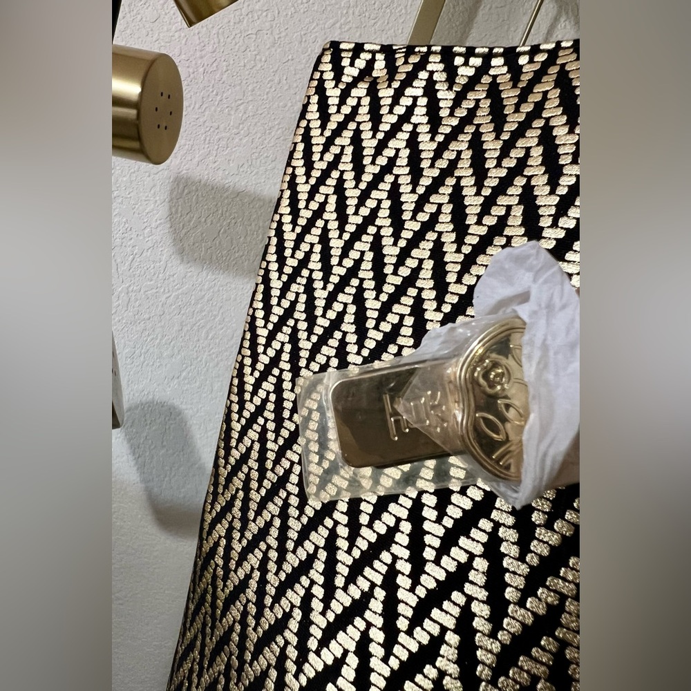 NWT Shiseido Black and Gold Geometric Tote Bag - Picture 3 of 9
